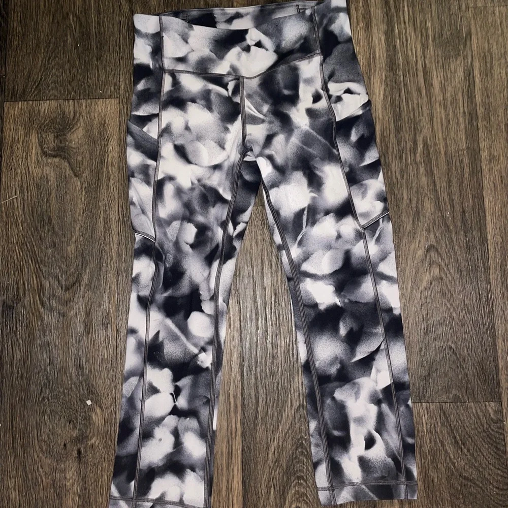 Lululemon Athletica Speed Up Crop 21
